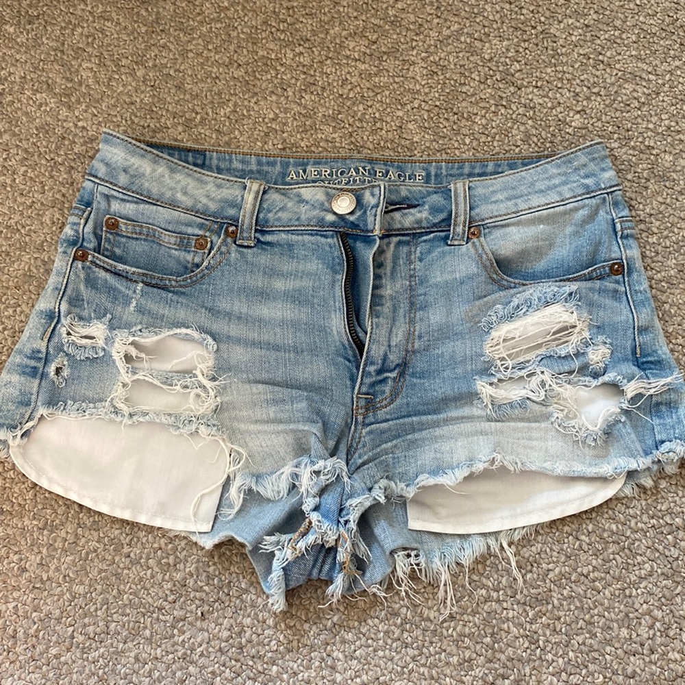 American Eagle ripped Jean shorts, light wash, size 8